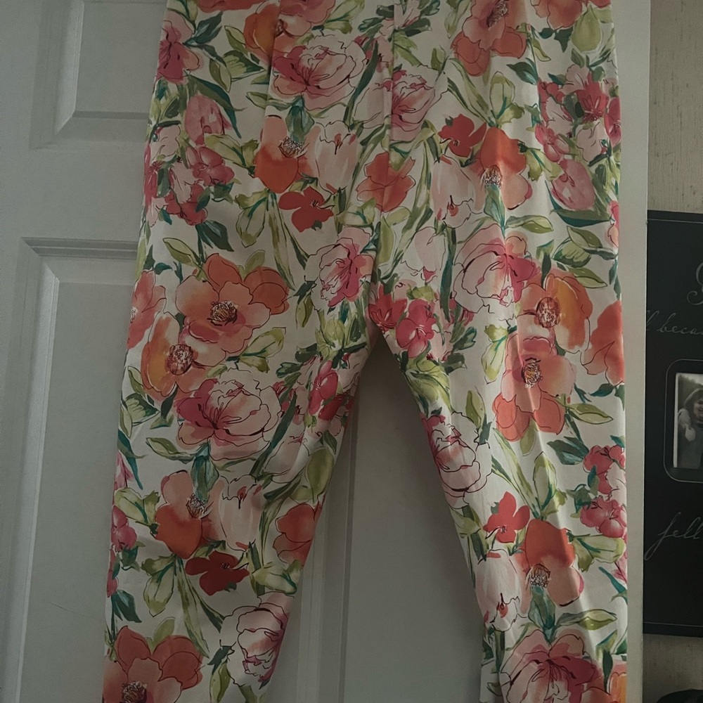 Lauren Ralph Lauren Pink and Orange Cropped Pants Vibrant Floral Design